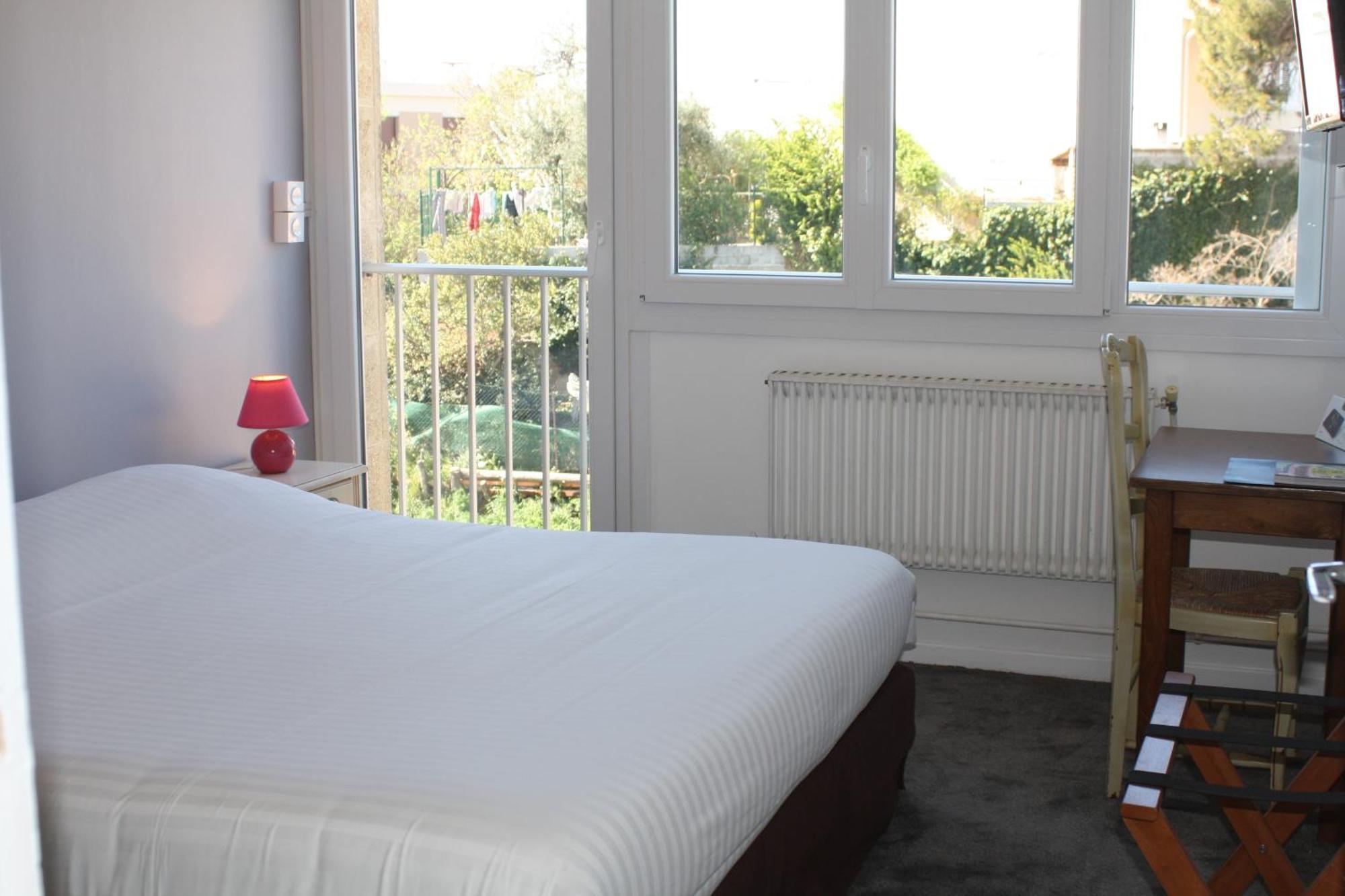 Logis Hotel Du Midi Salon-de-Provence Eksteriør bilde