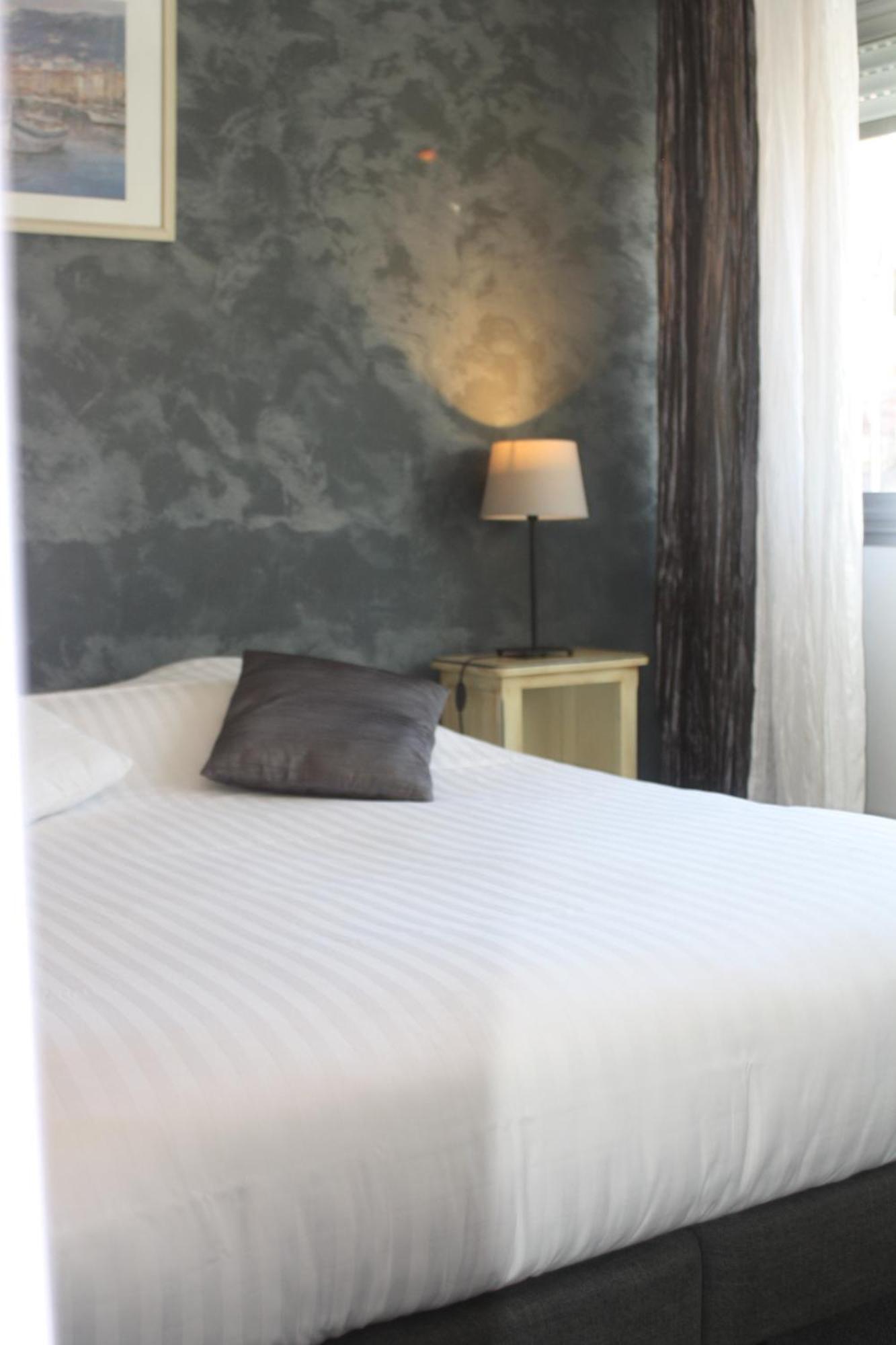 Logis Hotel Du Midi Salon-de-Provence Eksteriør bilde