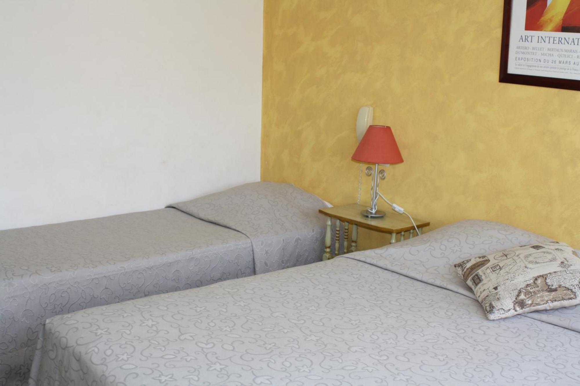 Logis Hotel Du Midi Salon-de-Provence Eksteriør bilde
