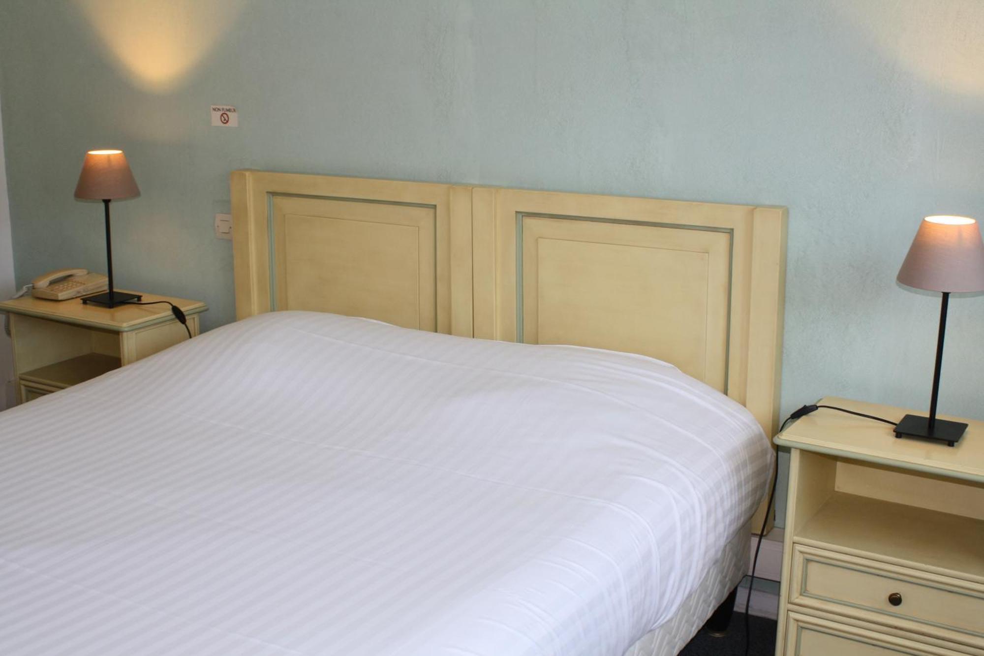 Logis Hotel Du Midi Salon-de-Provence Eksteriør bilde