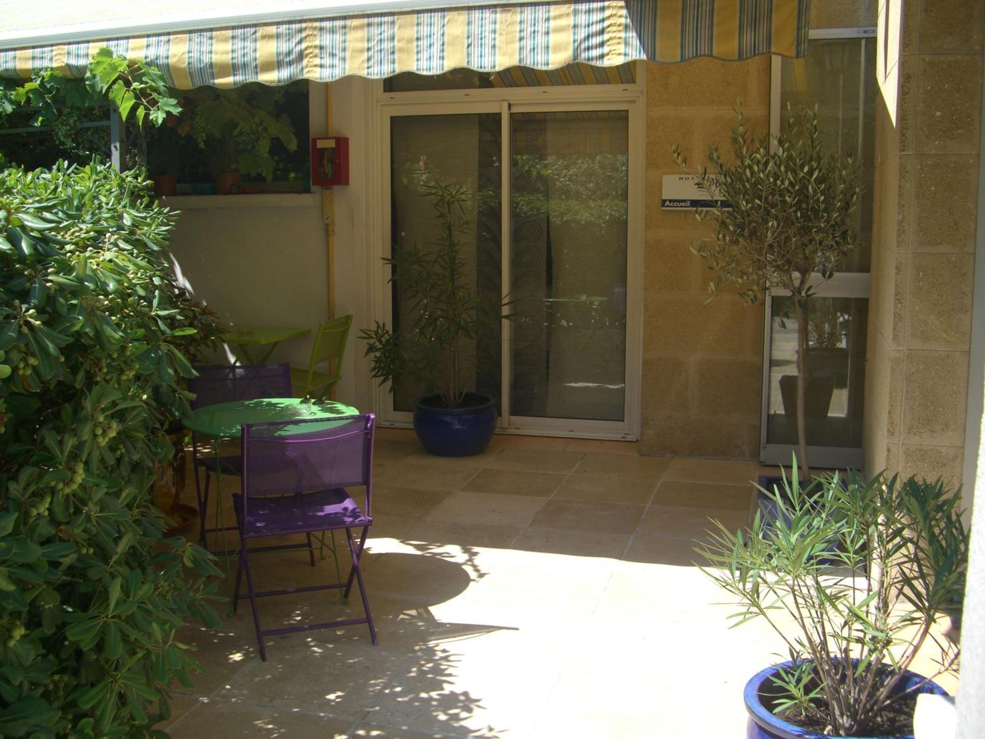 Logis Hotel Du Midi Salon-de-Provence Eksteriør bilde